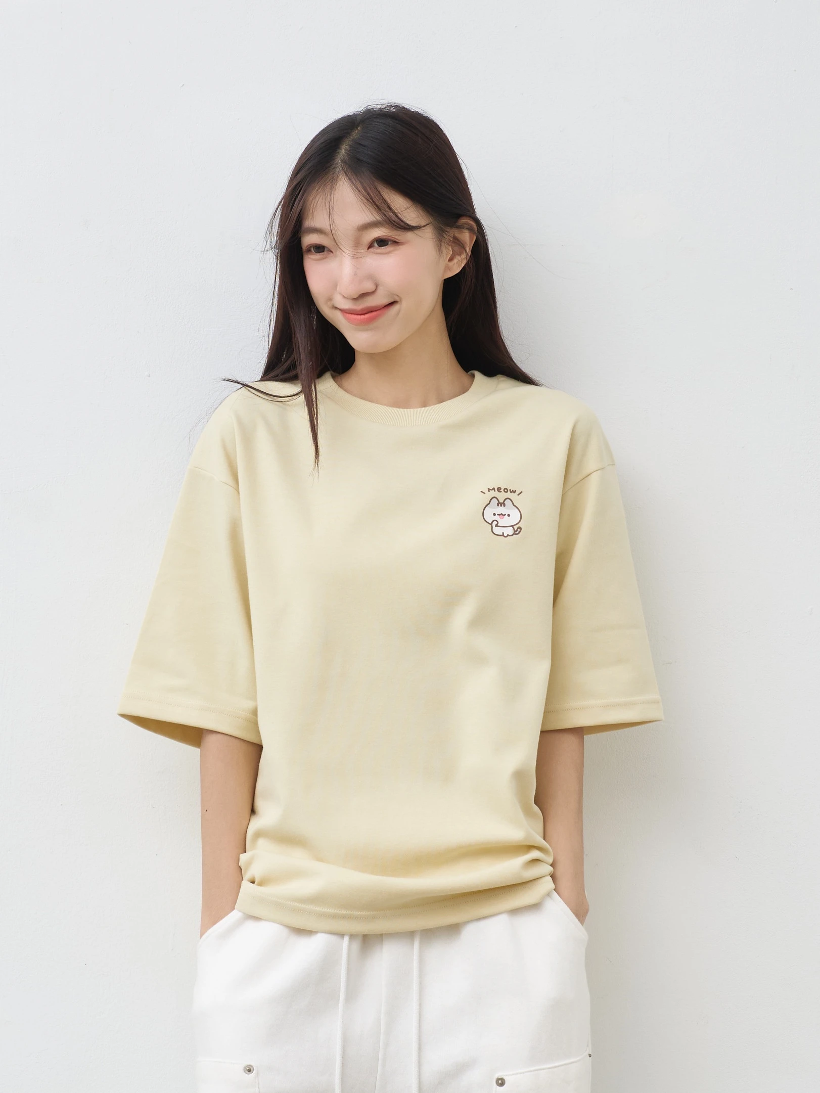 魚魚舔手手  親膚雲朵TEE