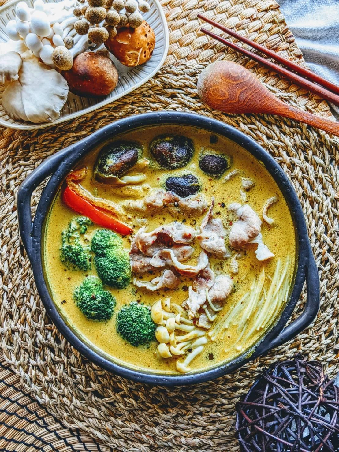 冬季火鍋—南洋風薑黃椰奶豬肉鍋