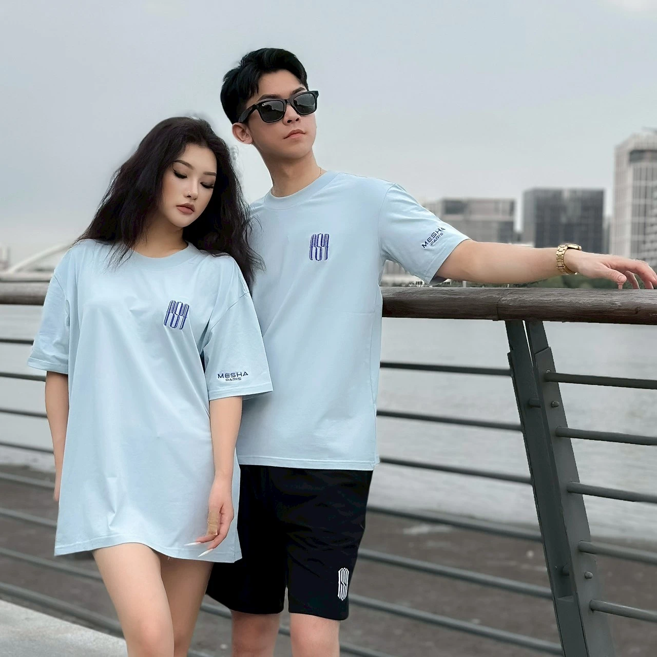 【MESHA】刺繡Logo｜冰川湖 · 藍標 Mesha｜年輕人必備穿搭品牌，帥到不解釋