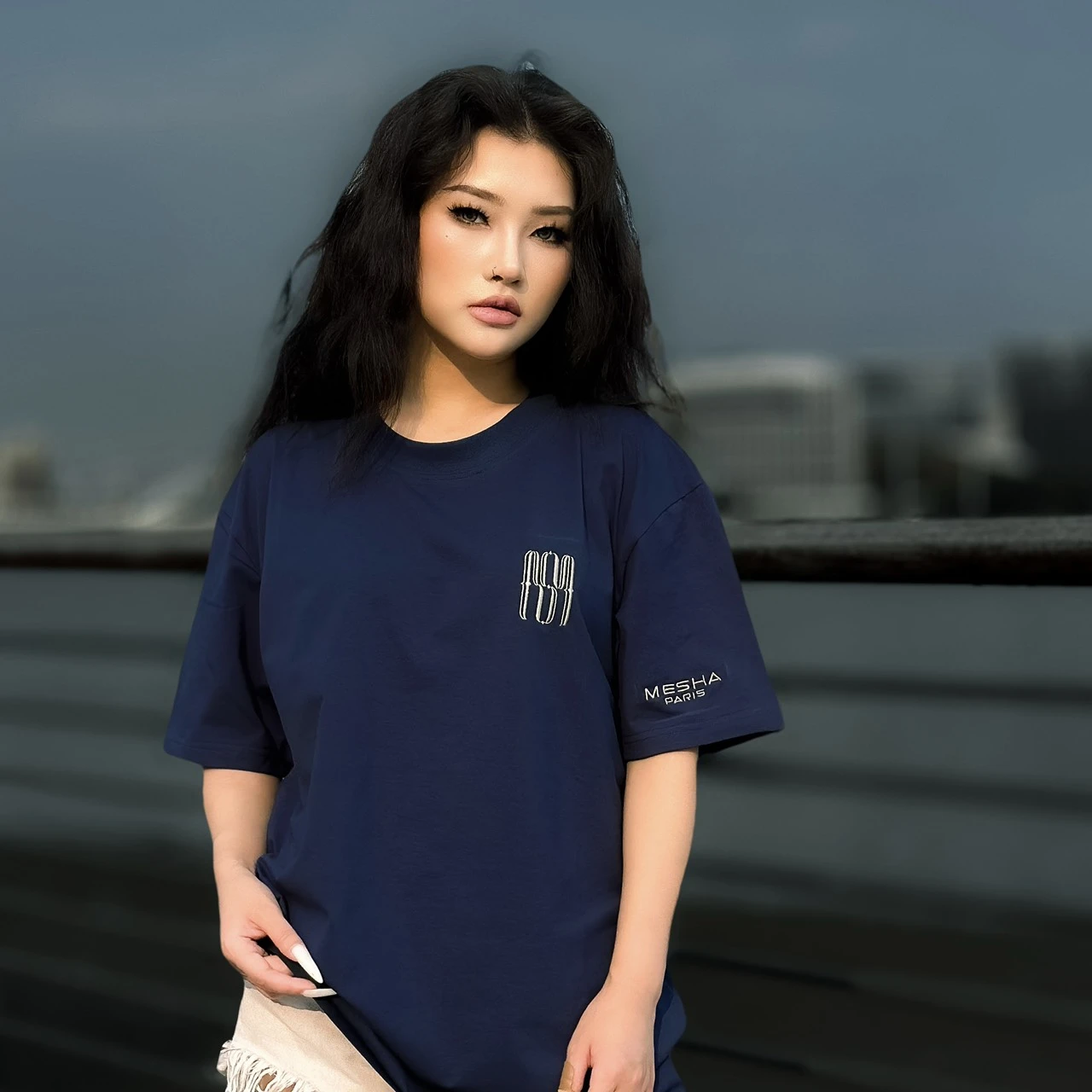 【MESHA】刺繡Logo｜靛曜藍 · 灰標