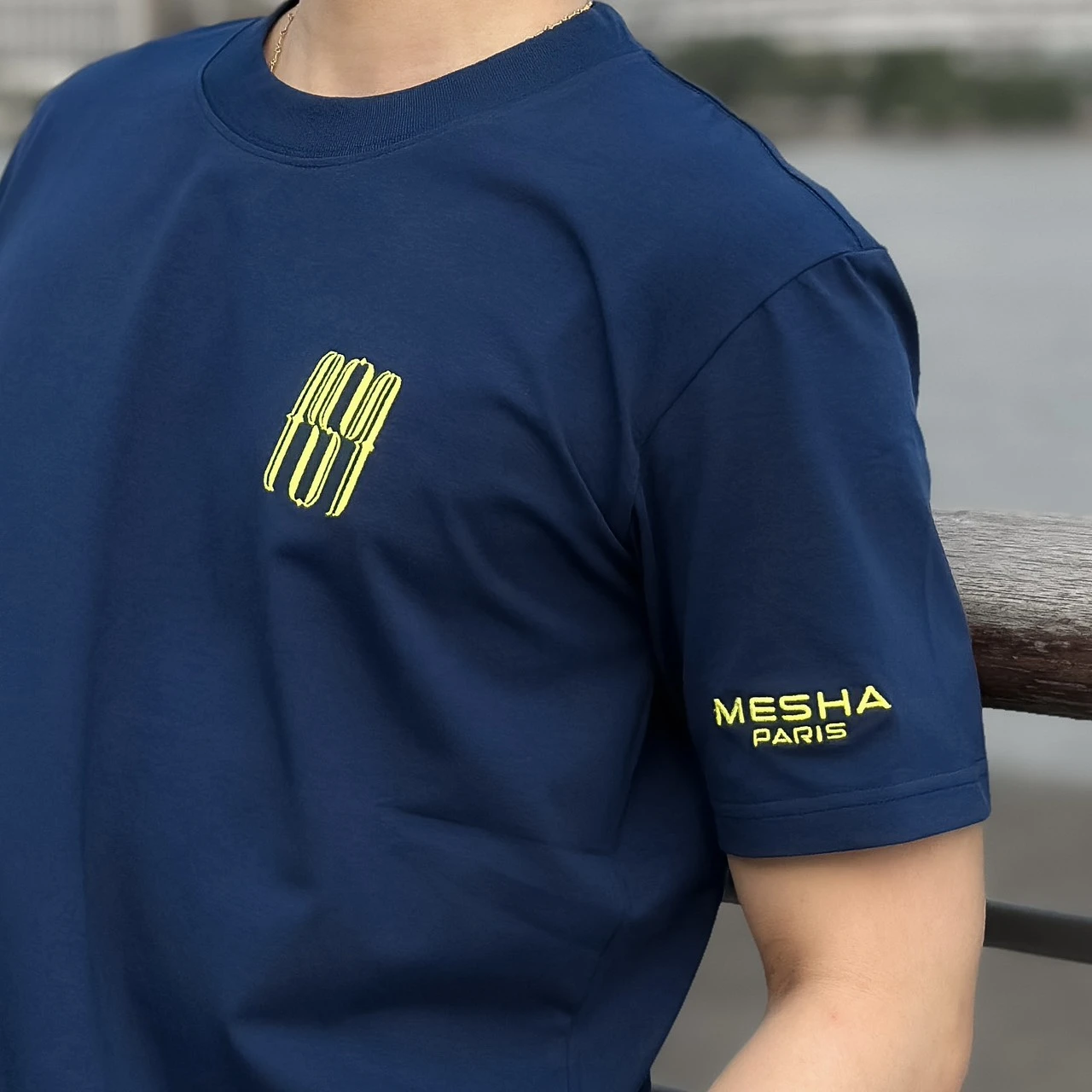 【MESHA】刺繡Logo｜靛曜藍 · 黃標