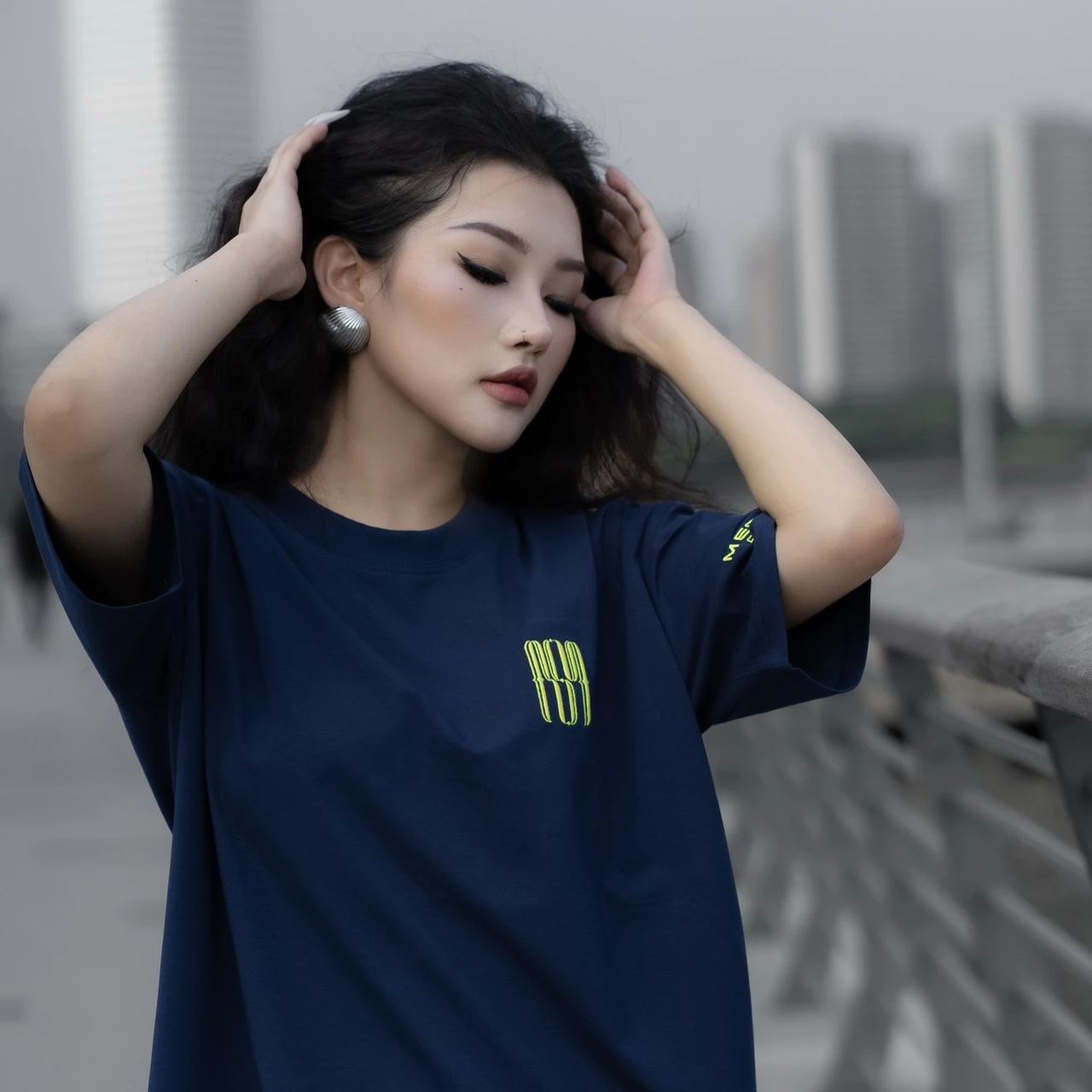 【MESHA】刺繡Logo｜靛曜藍 · 黃標