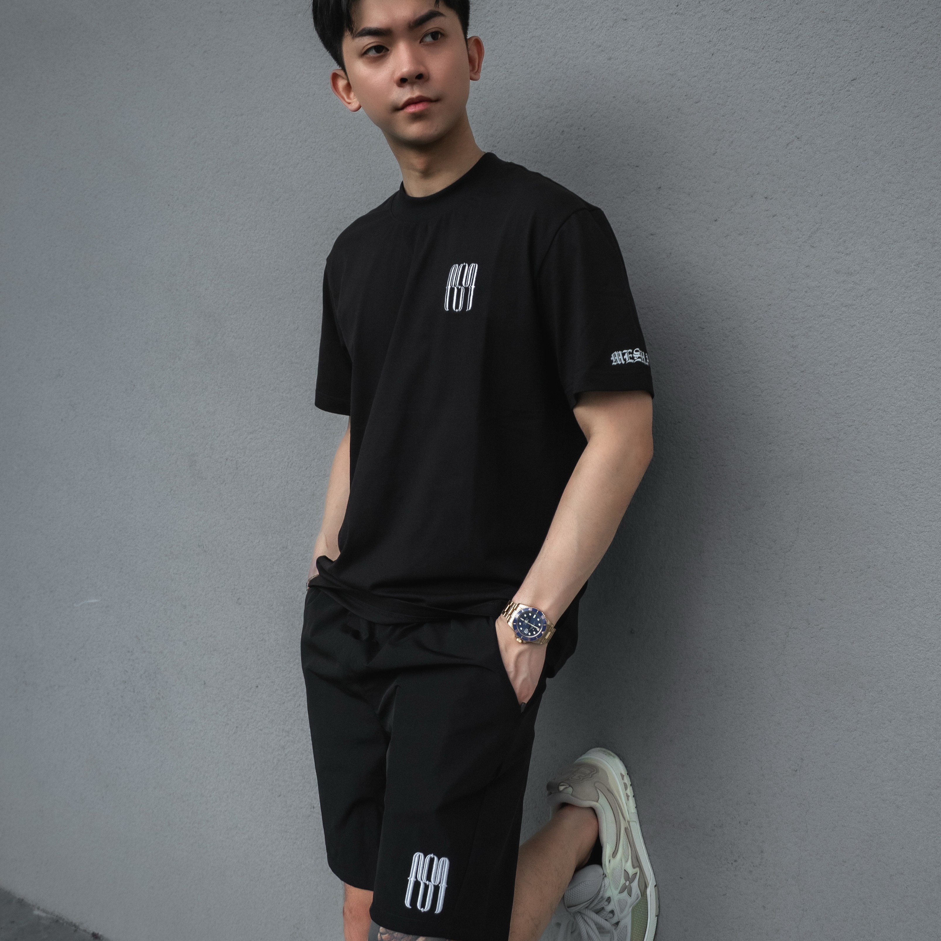 【MESHA】刺繡LOGO黑色套裝組 Mesha｜年輕人必備穿搭品牌，帥到不解釋
