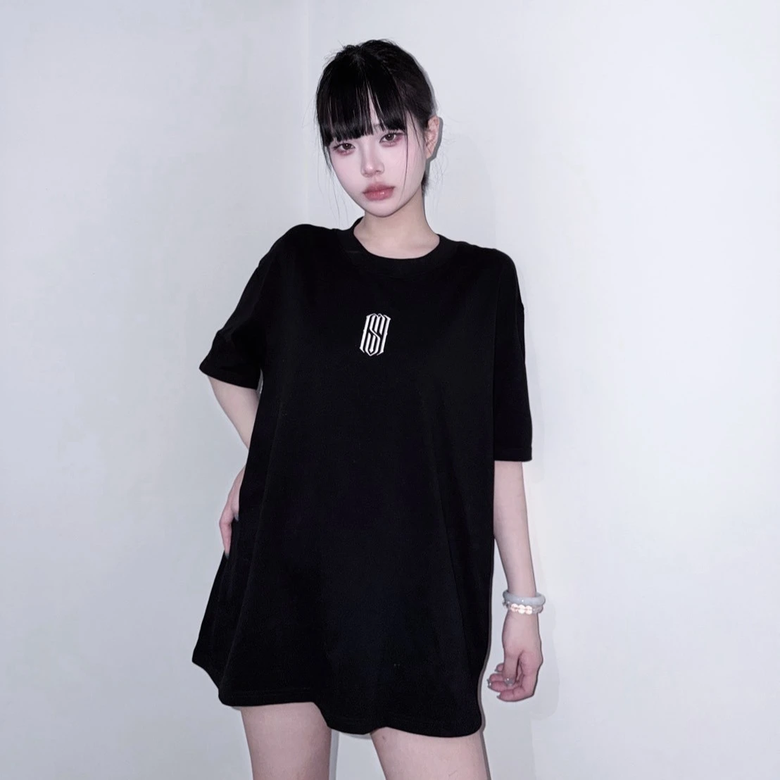 【MESHA】新款刺繡LOGO｜萊卡短T．黑色