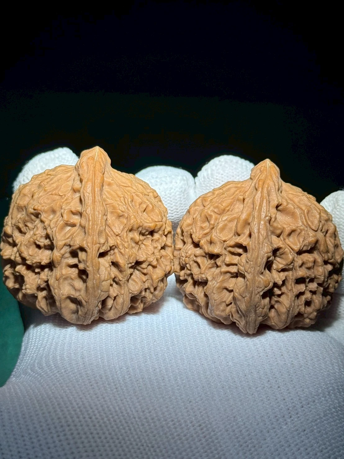 希少文玩核桃 南疆石 極太楞特徴 全品無修 南疆石核桃｜全品無修｜老款經典款｜ 新手熱門首選｜骨質之王