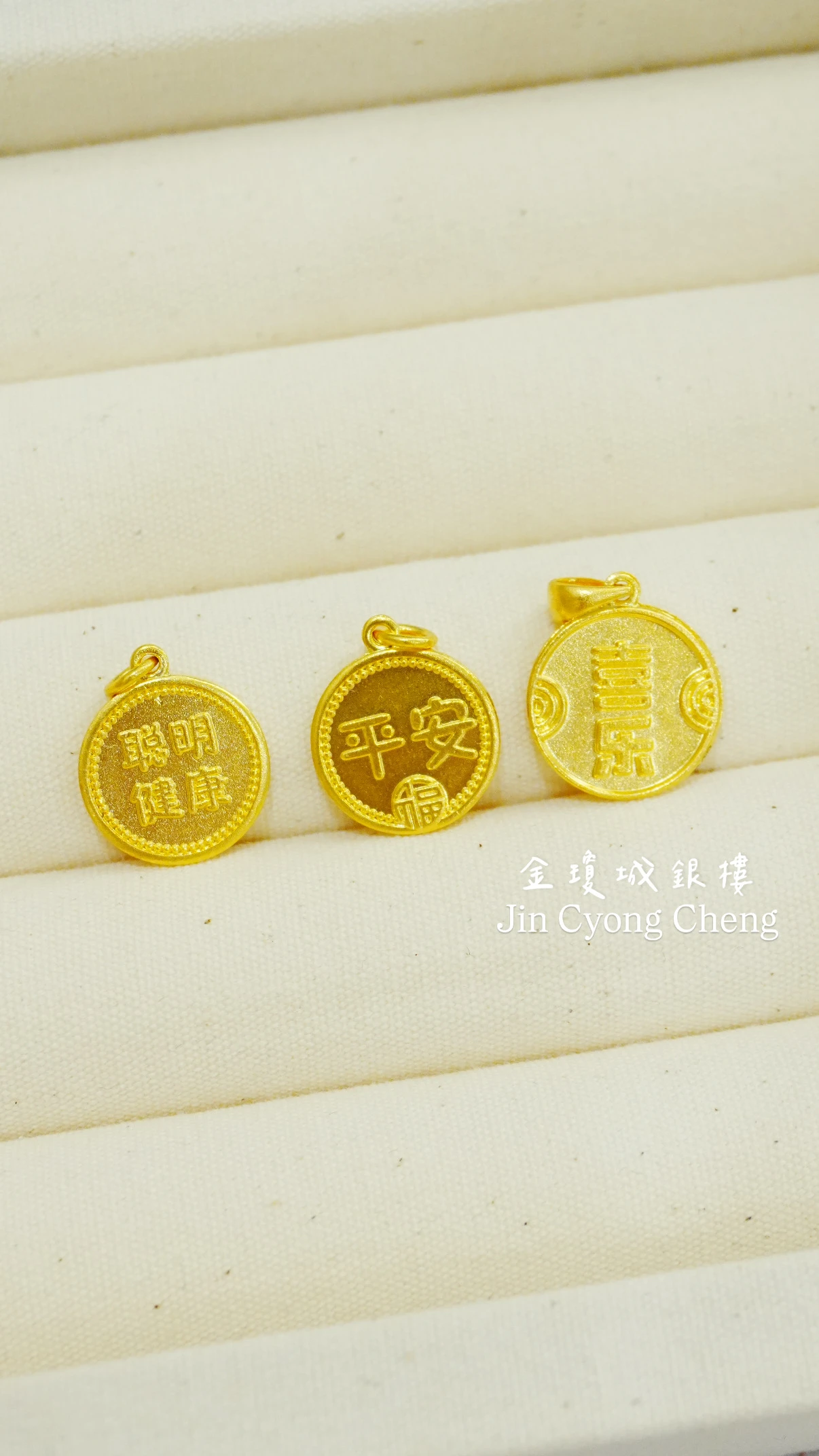 黃金小馬彌月墜子