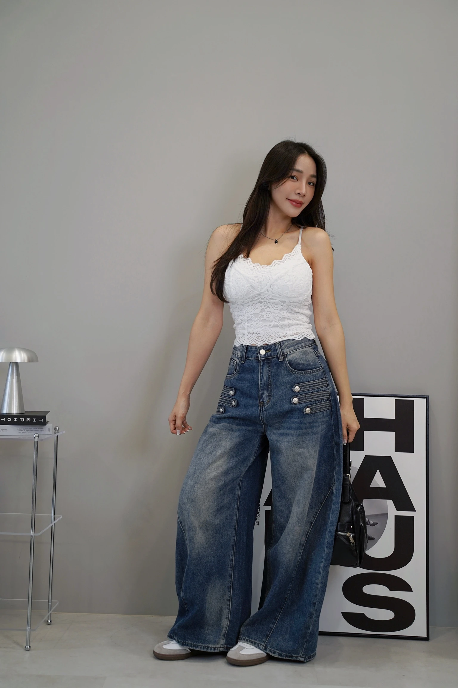 個性造型款 #82352拿破崙釦牛仔彎刀褲 //1色