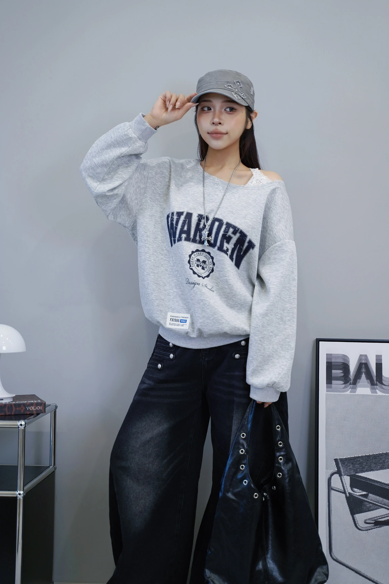 慵懶顯瘦·WARDEN單肩蕾絲太空棉大學T //3色