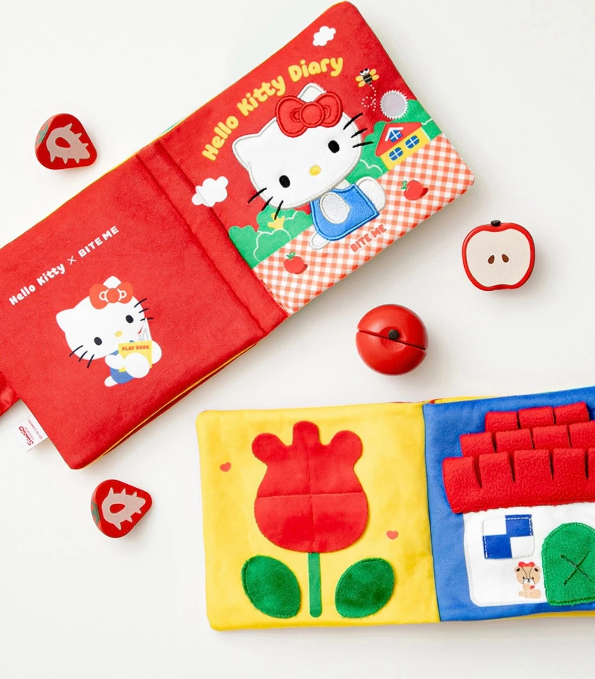 BITE ME X HelloKitty 藏食尋寶書