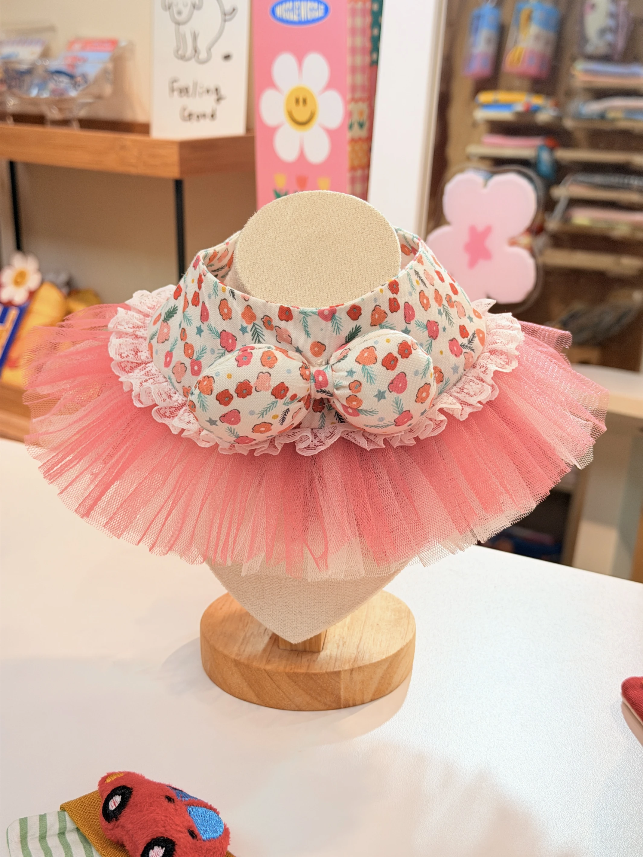 粉色碎花蕾絲蓬蓬裙寵物領巾