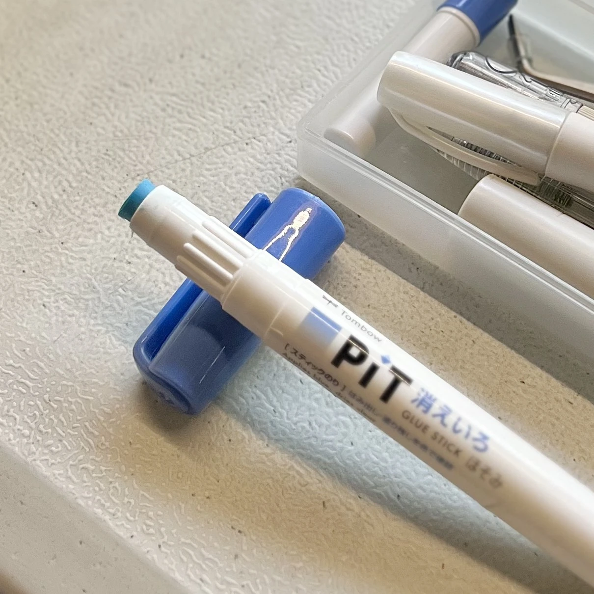 TOMBOW｜PiT變色筆型口紅膠