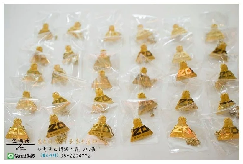 特殊客製化-黃金胸章