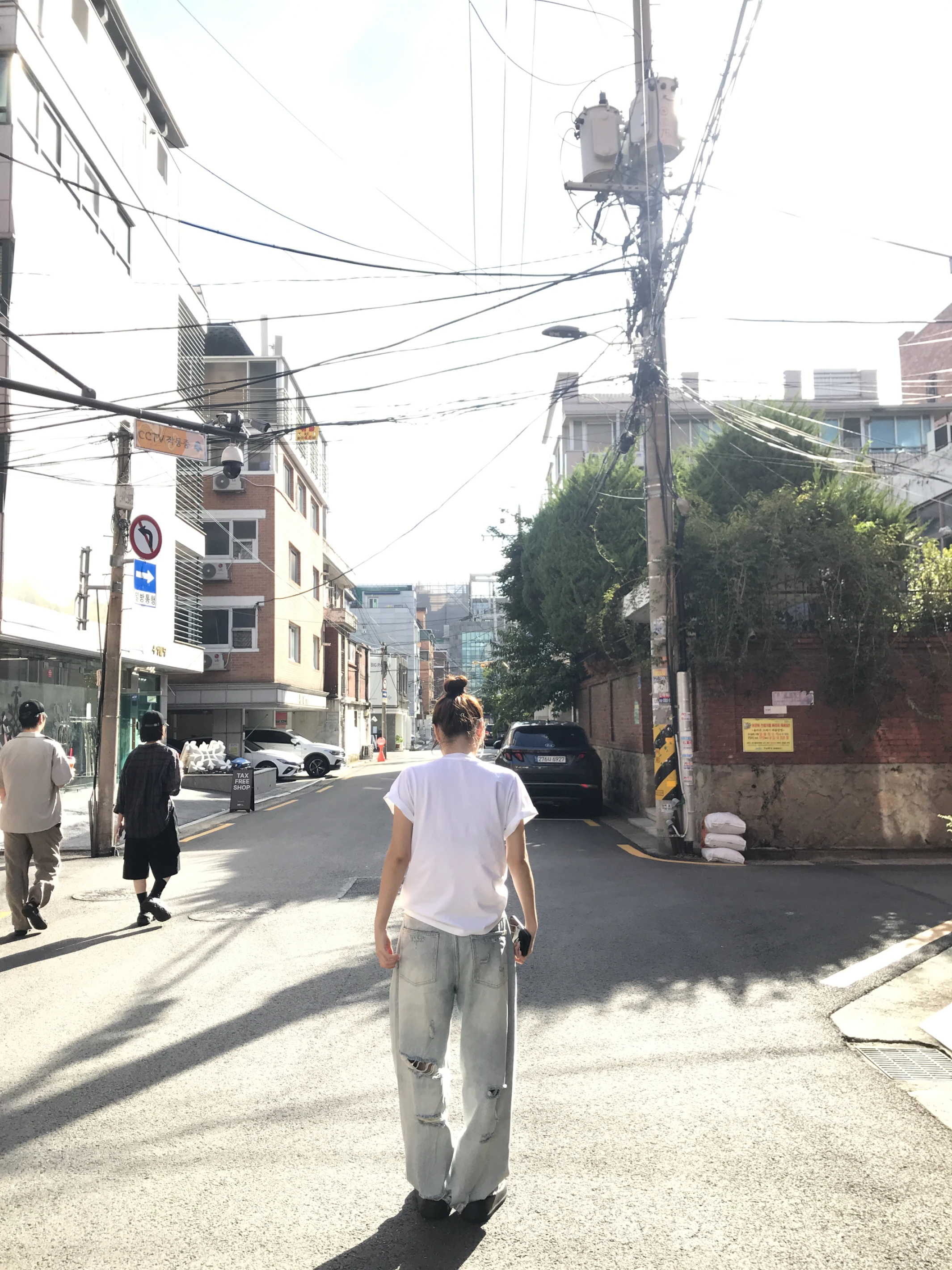 手刀搶🏃‍♀️韓國流行的輕鬆卻不邋遢的寬鬆破褲 KP77
