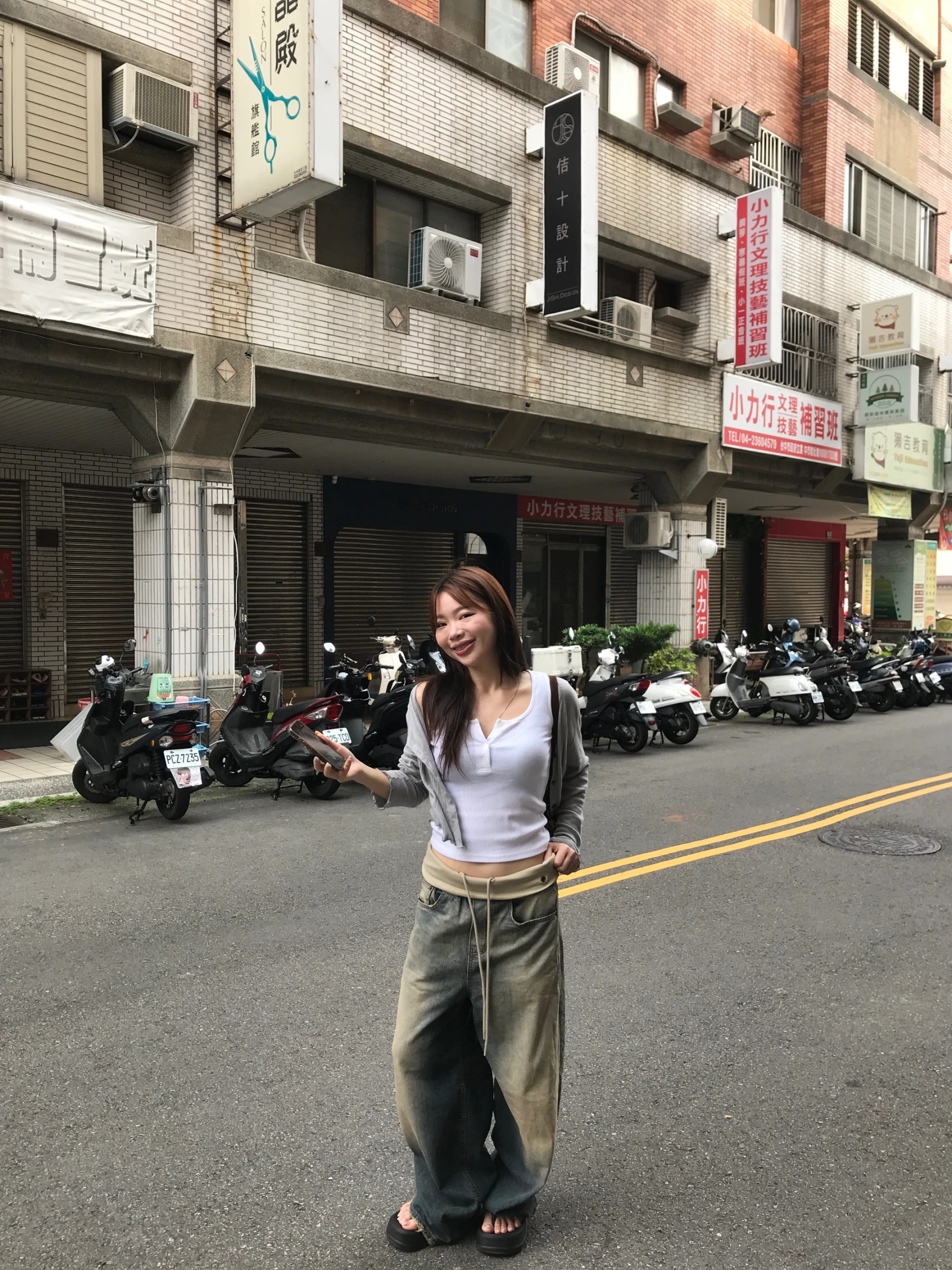 小腹剋星！刷黃帥氣抽繩反折牛仔褲 KP31