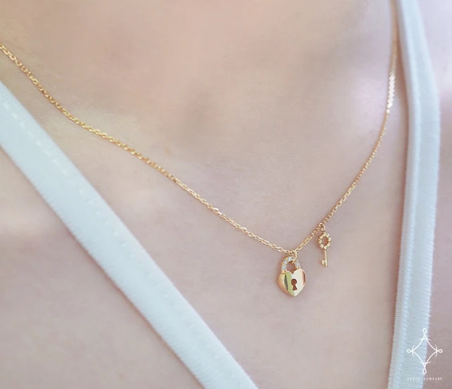 UNLOCK YOUR HEART | 18K天然鑽石愛心鎖鑰匙項鍊