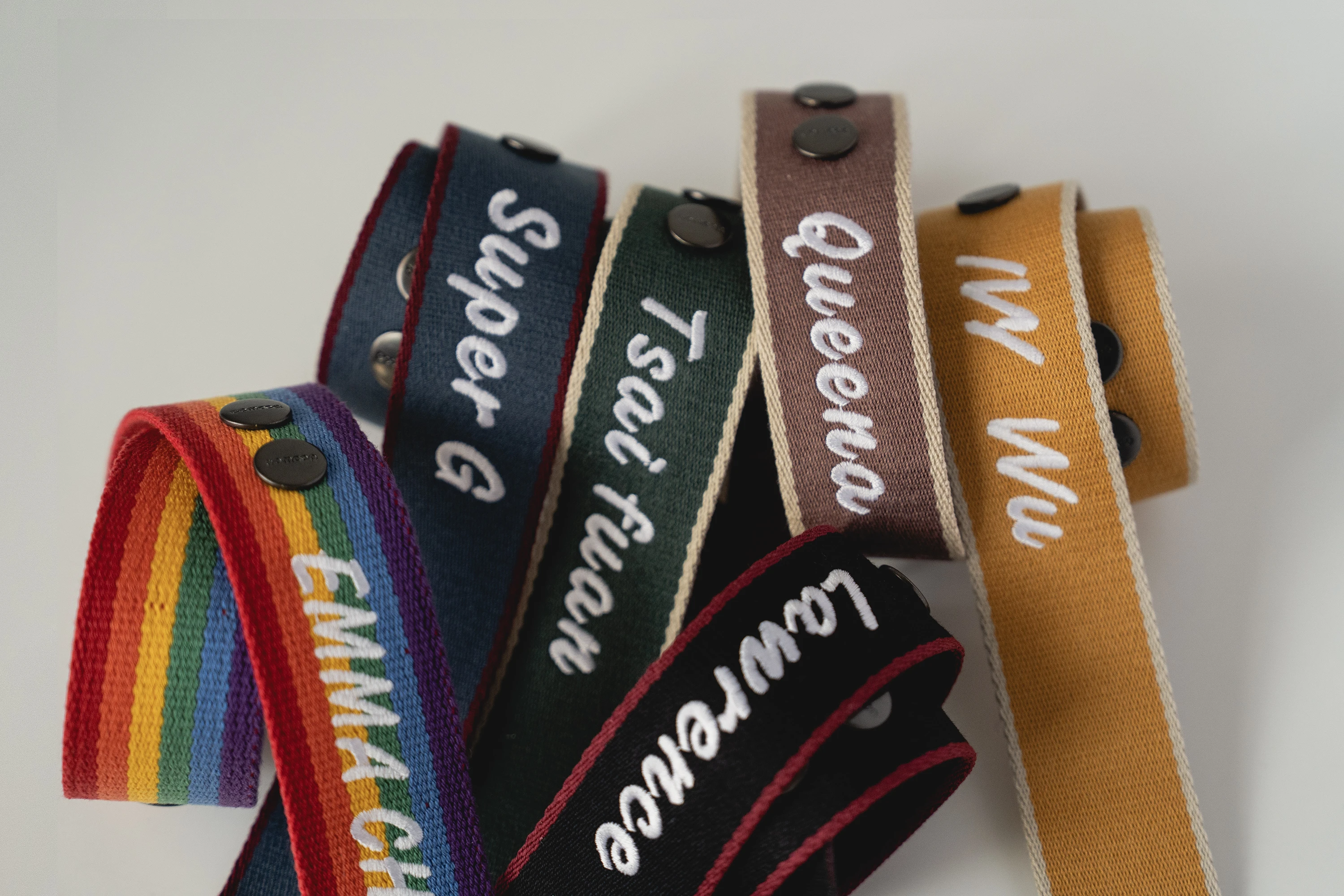 行李吊牌你掛對了嗎？這3個方法幫你快速認出行李COMOOR｜為孩子打造專屬吊牌與貼紙，收藏獨一無二的童年回憶