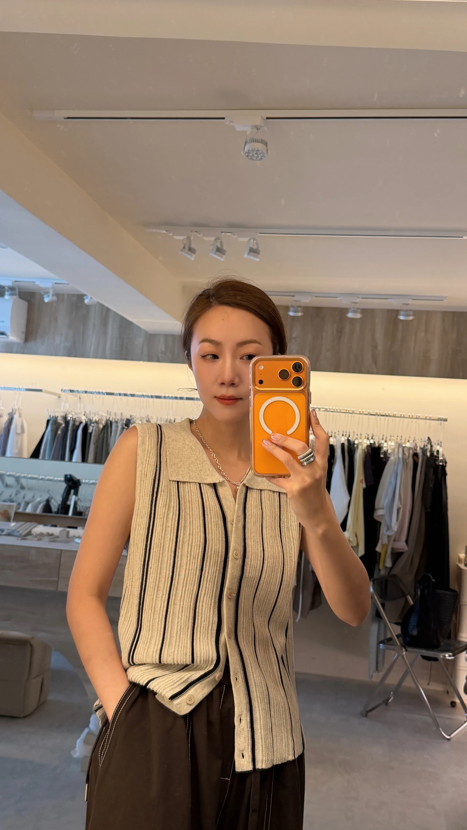 直條翻領背心