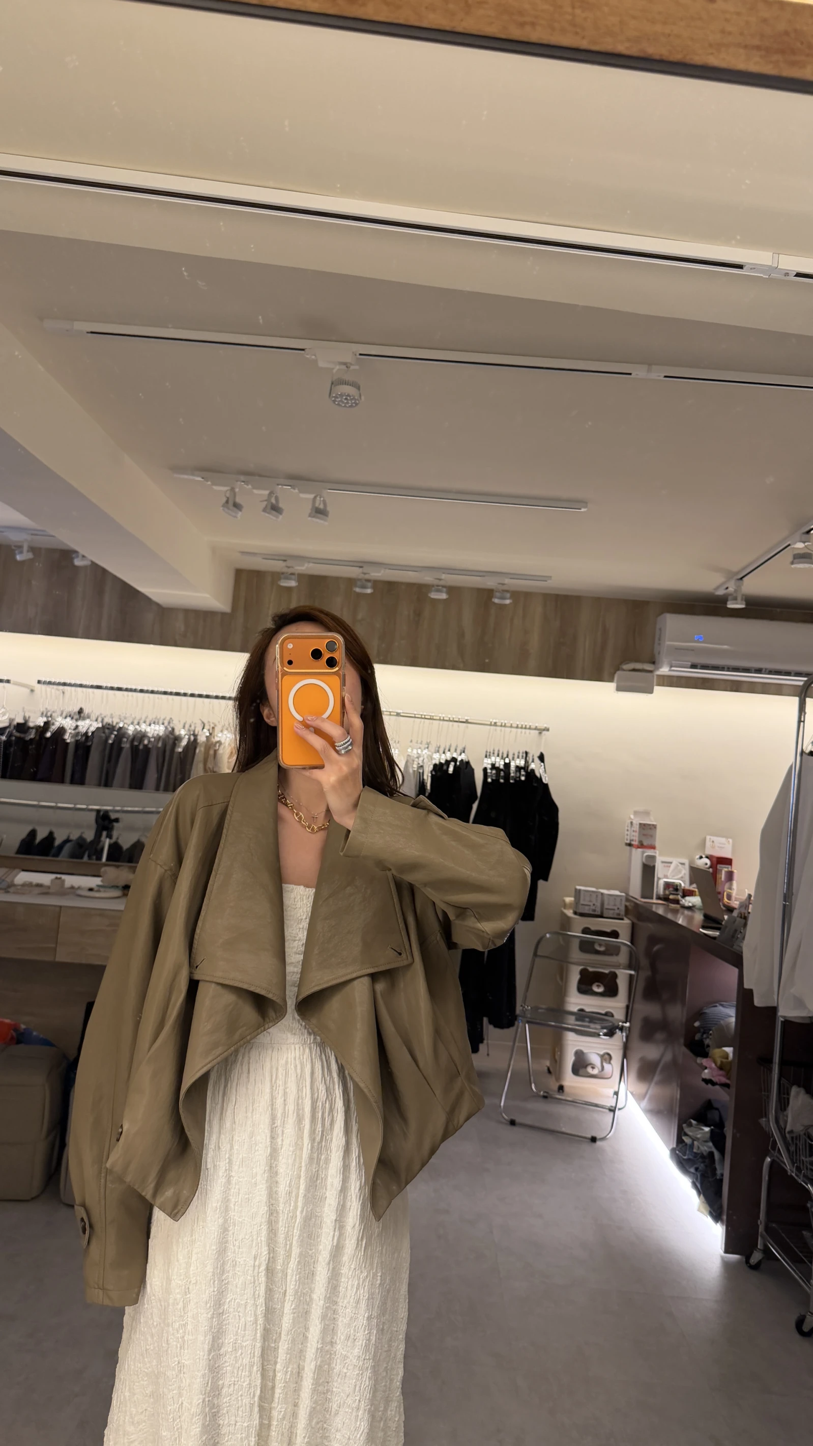 外流翻領造型皮外