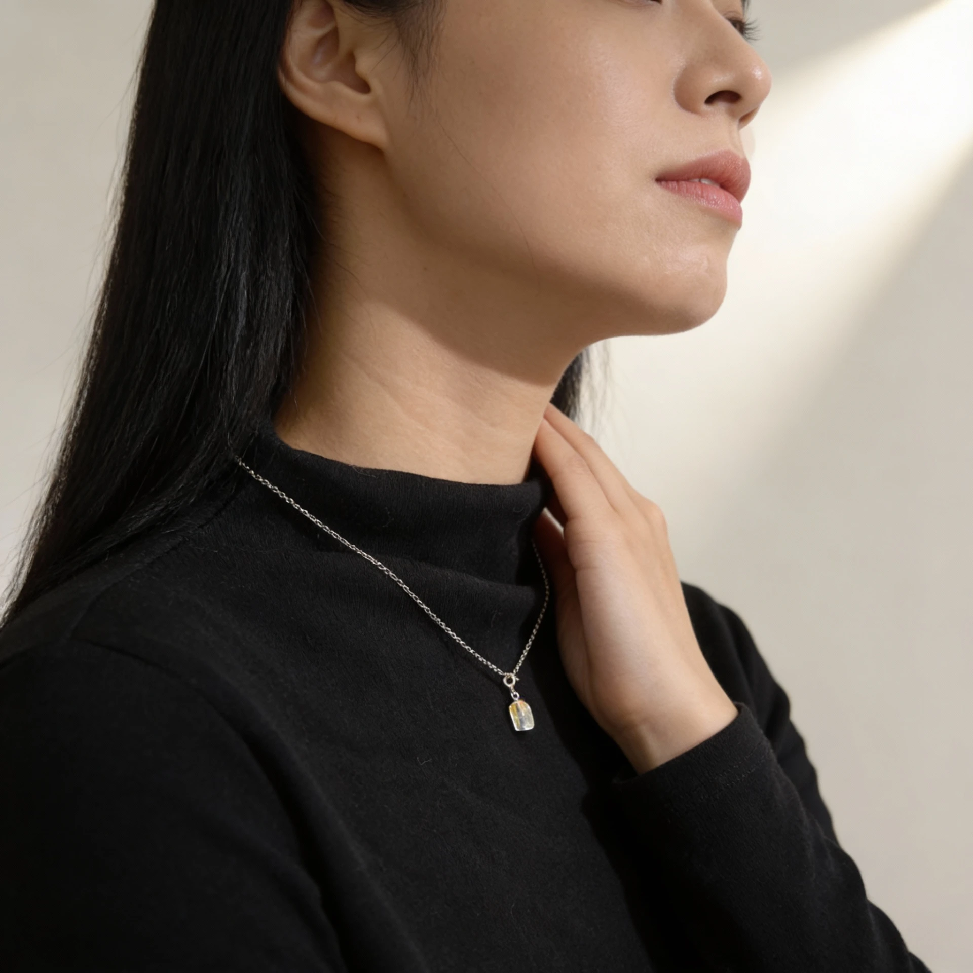虹光月影｜馬島彩虹月光石・純銀吊墜・天然水晶項鍊