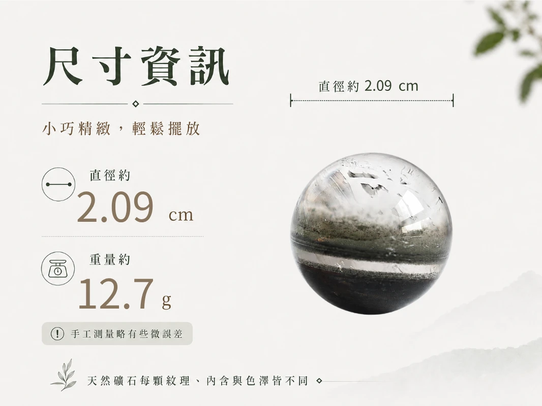 異象幽靈水晶球風水擺放與情境示範:充滿大自然張力的高奢幾何設計,能完美融入現代極簡、侘寂風或法式古典空間軟裝。玄學建議擺放於客廳明財位、企業迎賓大廳,以最穩健的姿態廣納八方之財,或放置於辦公桌左側(青龍位)作為強大的事業推波助瀾基石。透過自然光影的折射,隨時營造令人身心徹底舒展的高級靜心磁場。
