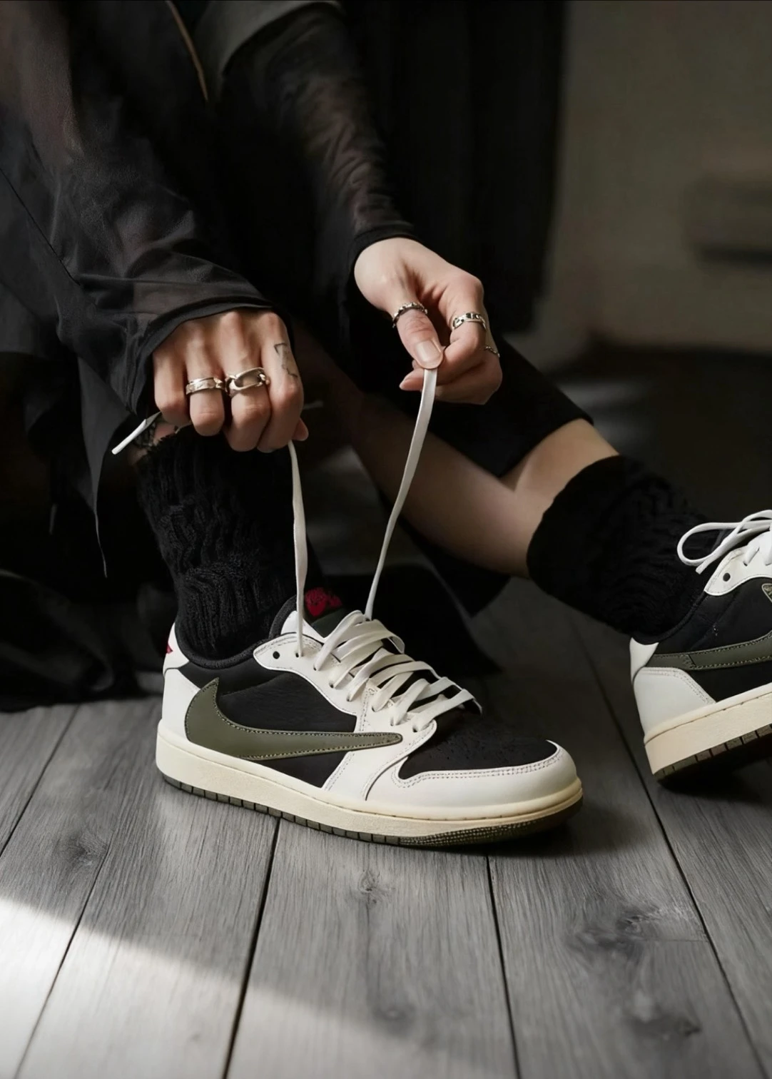 INGRAINED｜Travis Scott x Air Jordan 1 Low "Olive" 橄欖綠 聯名款 倒鉤 低筒休閒鞋 DZ4137-106