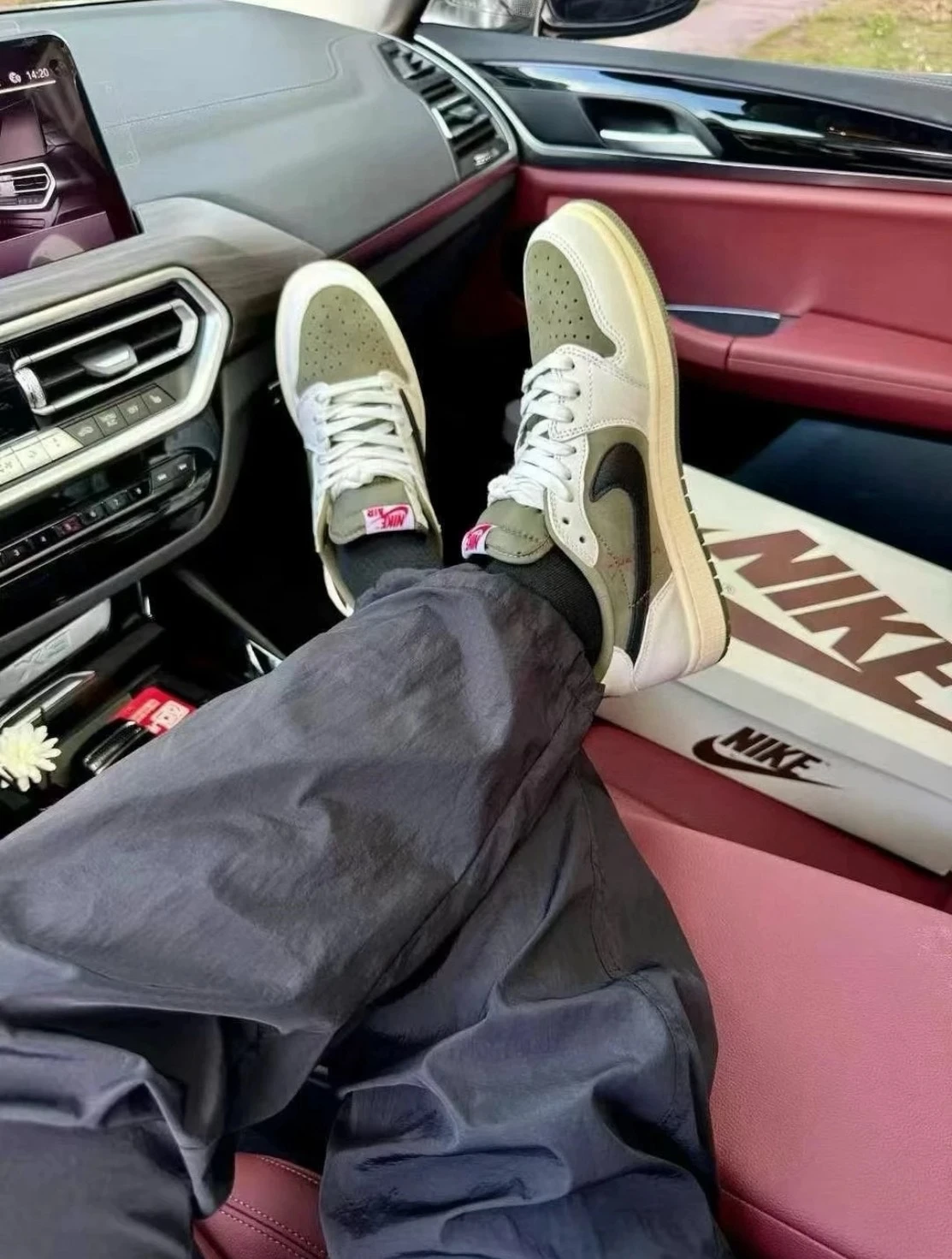 INGRAINED｜Travis Scott x Air Jordan 1 Low OG "Medium Olive" 橄欖綠 倒勾 休閒鞋 DM7866-200