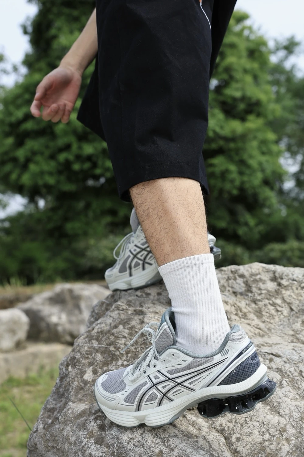INGRAINED｜Asics GEL-KINETIC FLUENT 復古灰銀色 1203A591-021