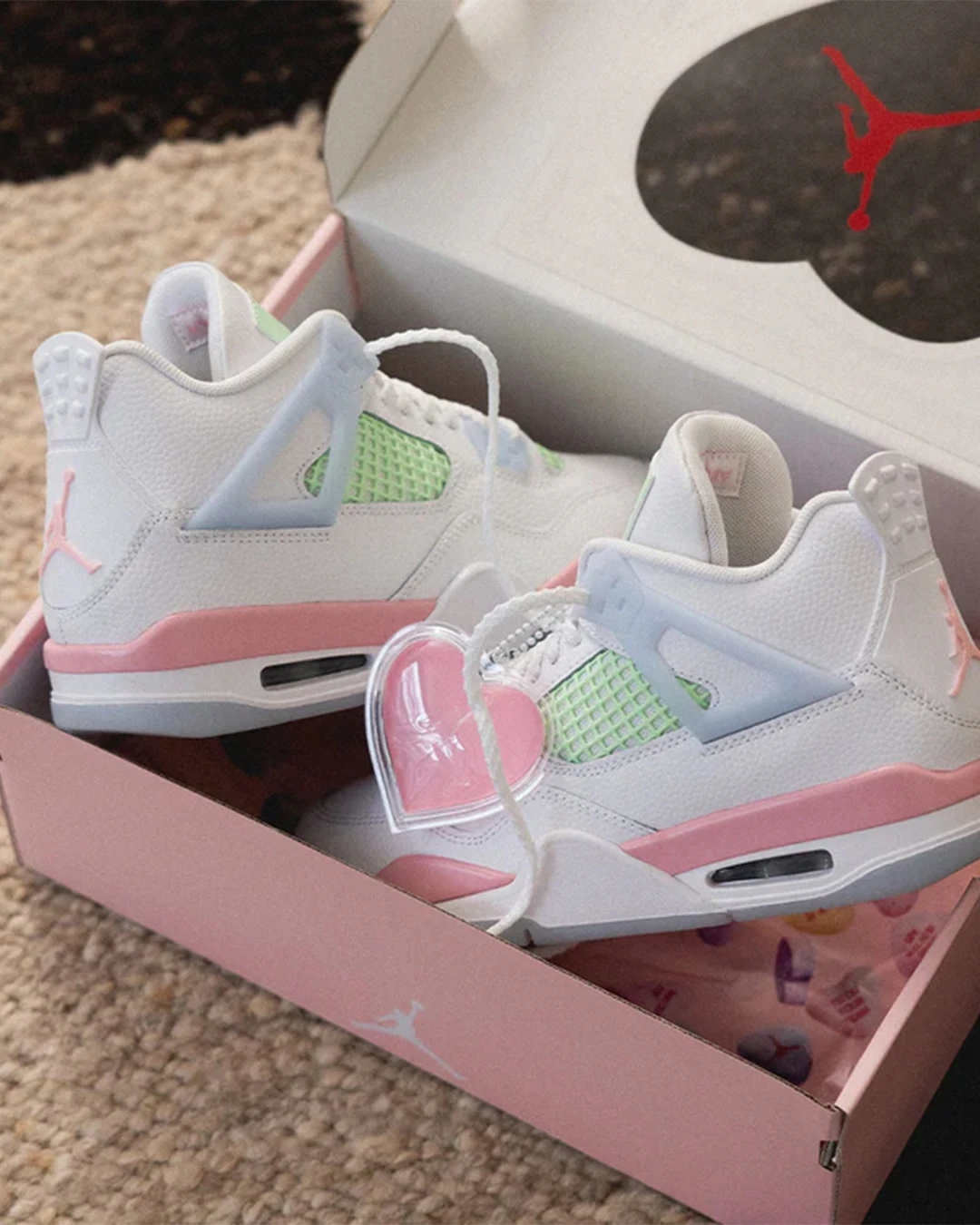 INGRAINED｜Nike Air Jordan 4 retro "Valentine's Day"｜情人節限定 乳白色 柔粉色 淺天藍 IB7068-100