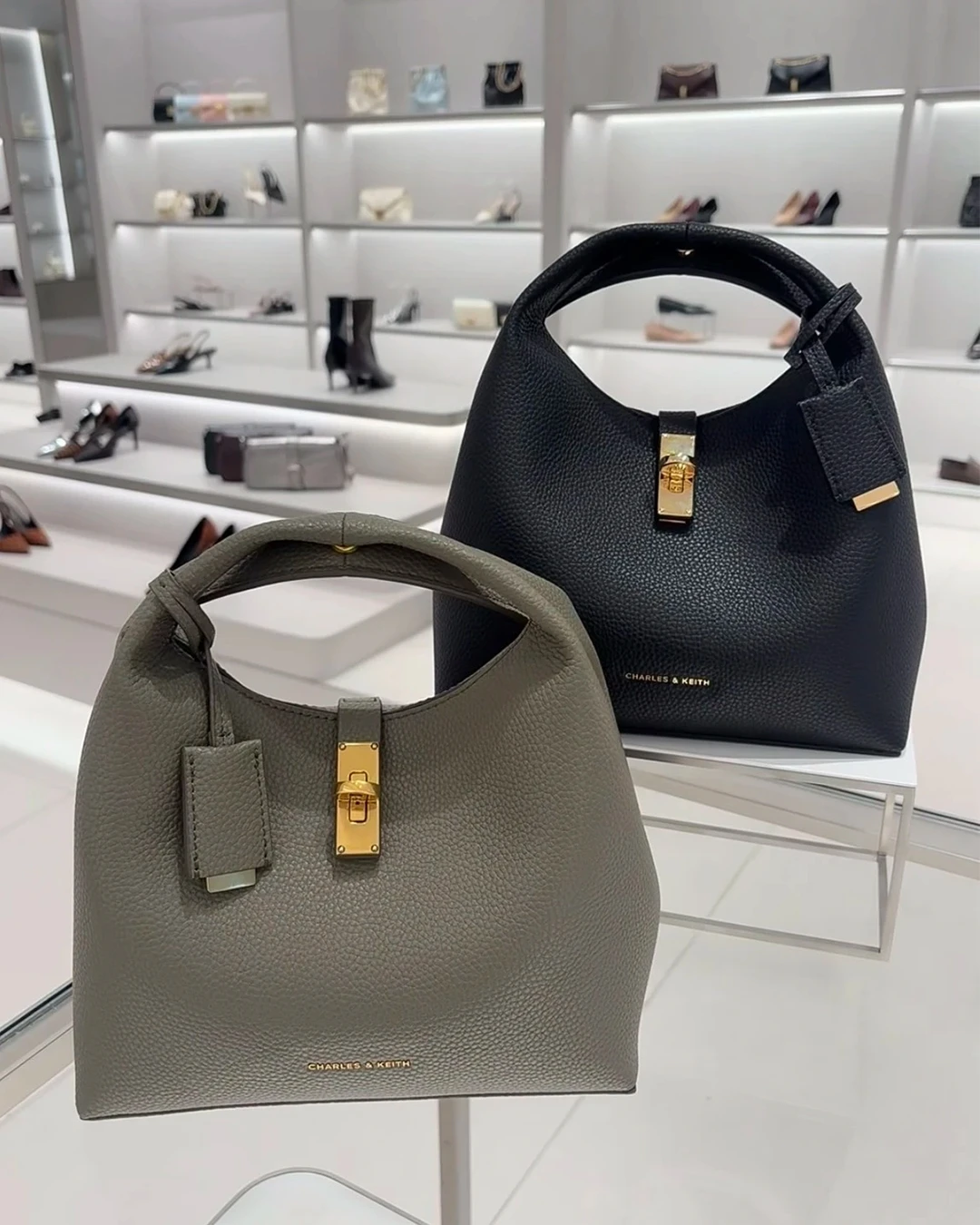 CHARLES & KEITH｜小CK 金扣水桶包 附收納包 5色可選