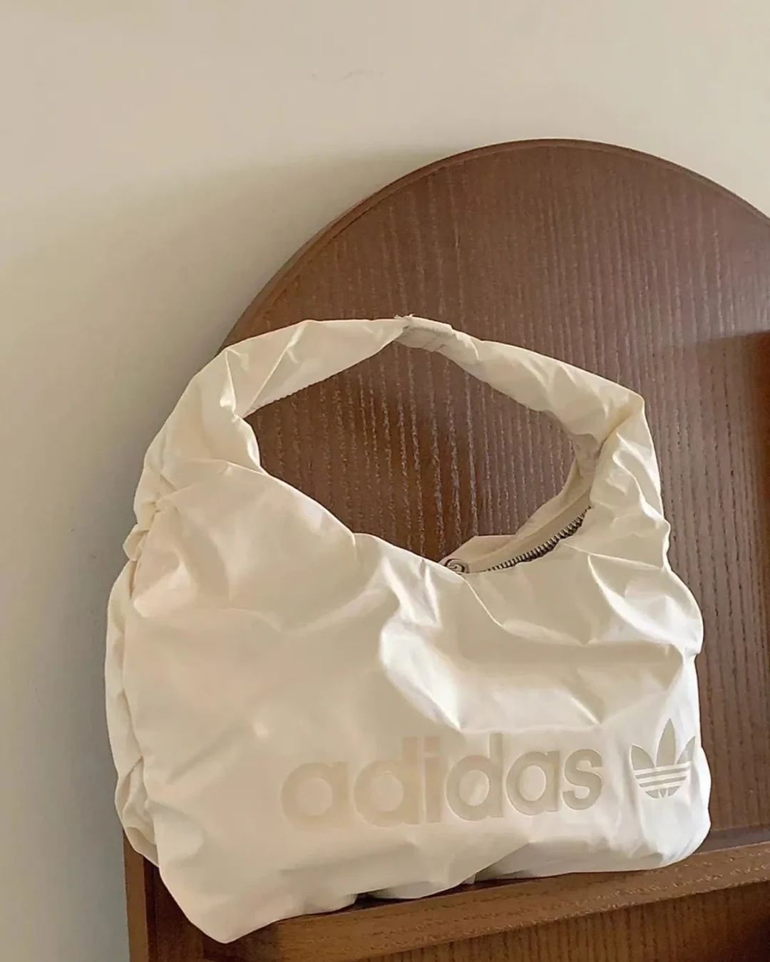 ADIDAS ORIGINALS｜雲朵腋下包 三葉草 大Logo 雲朵包HK0154 HK0158
