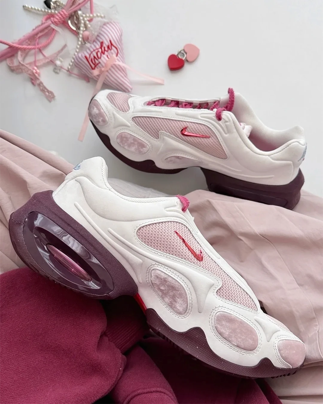 INGRAINED｜NIKE AIR MAX MUSE｜情人節限定 奶油色 櫻花粉 寶寶藍 粉紫 天鵝絨 愛心 KARINA同款 劉知珉 IQ1152-666