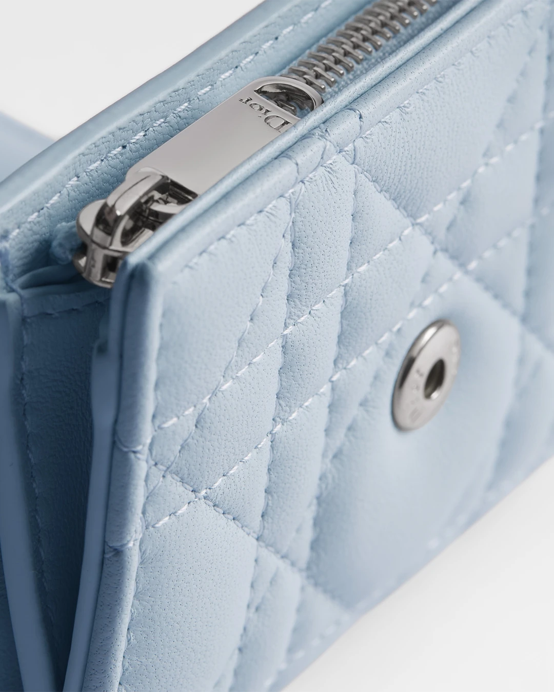 Dior｜ Hibiscus Wallet  Lady Dior Glycine 日本限定 冰藍色 含羞草黃 淡霧粉 黑 籐格紋羊皮 對折短夾 零錢包