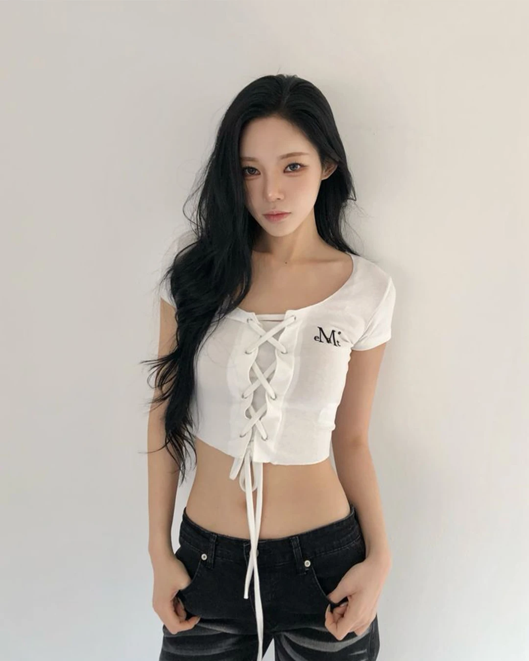 MUCENT｜ 蝴蝶結 束腰 繫帶短袖 交叉綁帶 韓系純慾風 貼身上衣 短T 短袖 白灰兩色