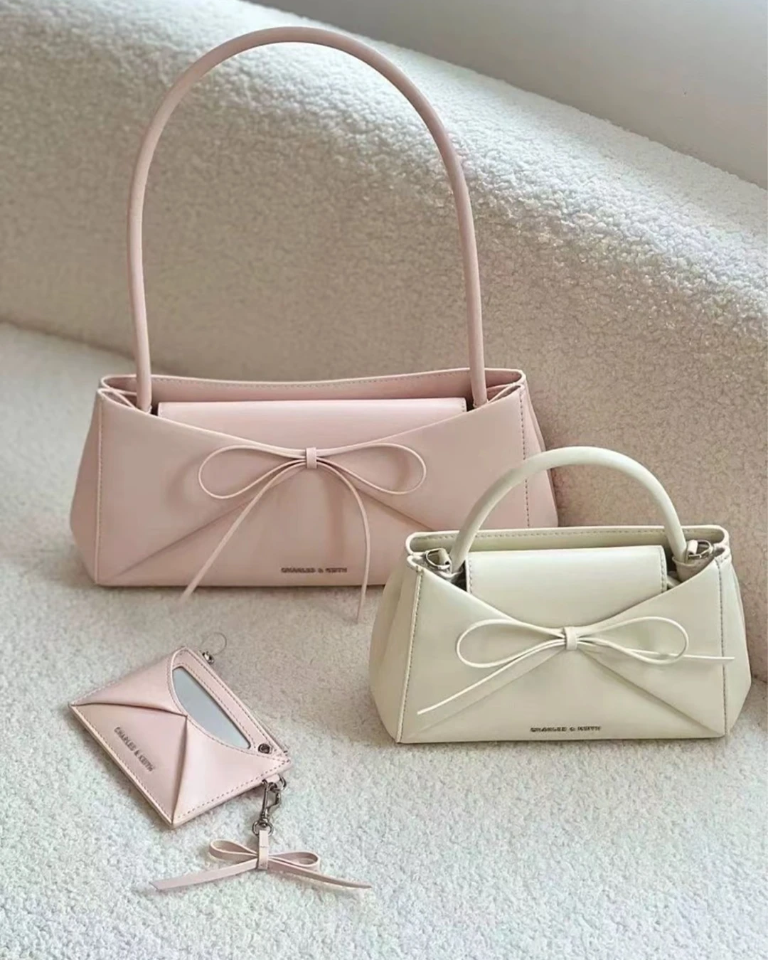 Charles & Keith｜夏季蝴蝶結 法棍包 摺紙包 單肩腋下包 斜背手提包 淺粉紅 奶白色
