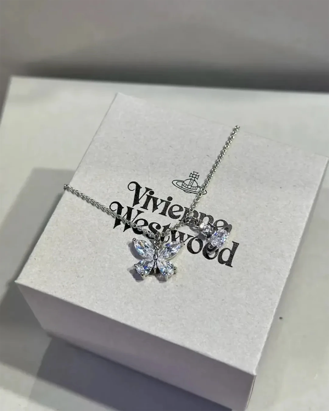 Vivienne Westwood｜蝴蝶 吊墜 項鍊 銀色 土星 水鑽 西太后 薇薇安