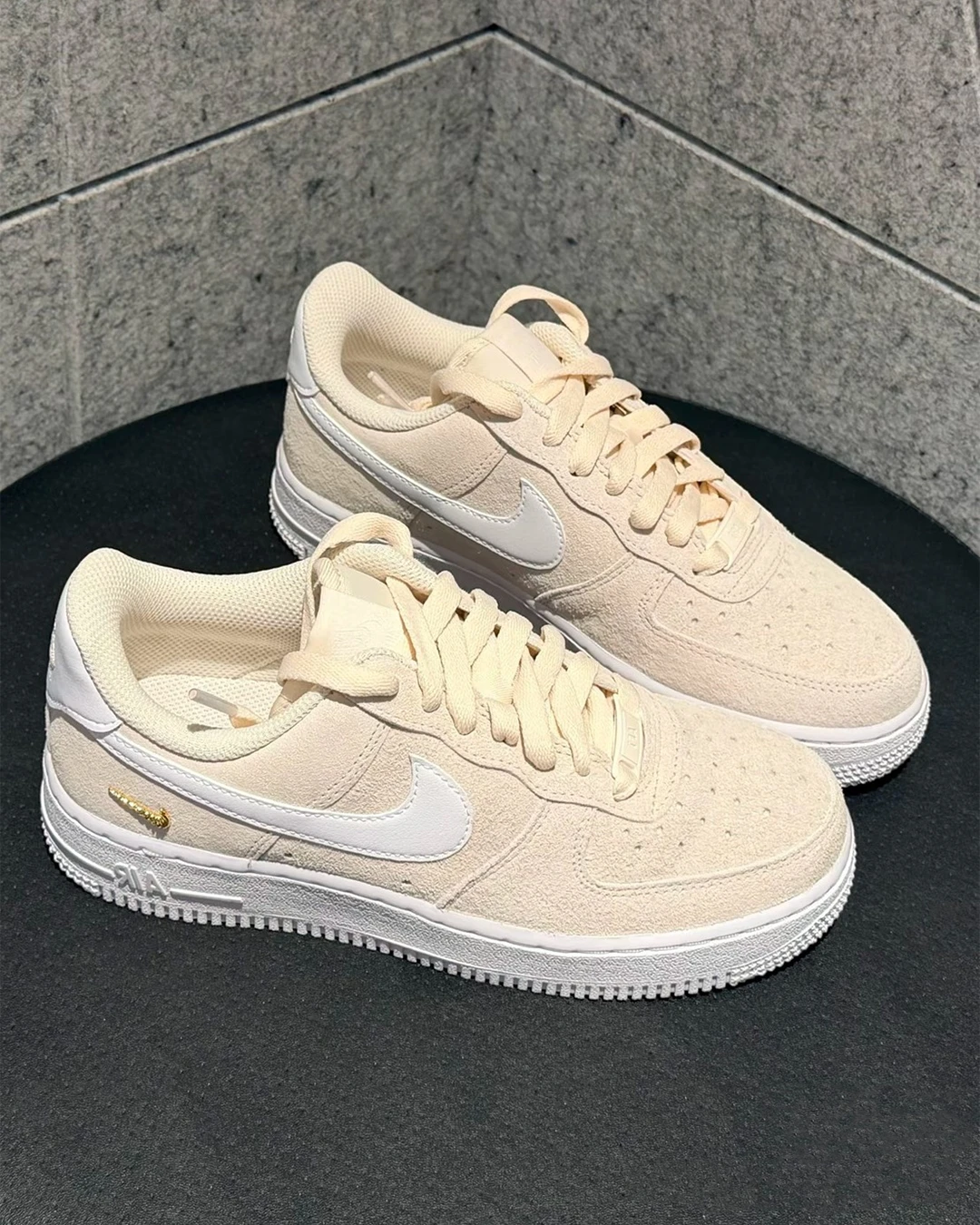 INGRAINED｜Nike Air Force 1｜小金勾 拼接 麂皮 兩色 水藍色 寶寶藍 奶茶色 米杏色 IQ9964-100 IQ9964-400