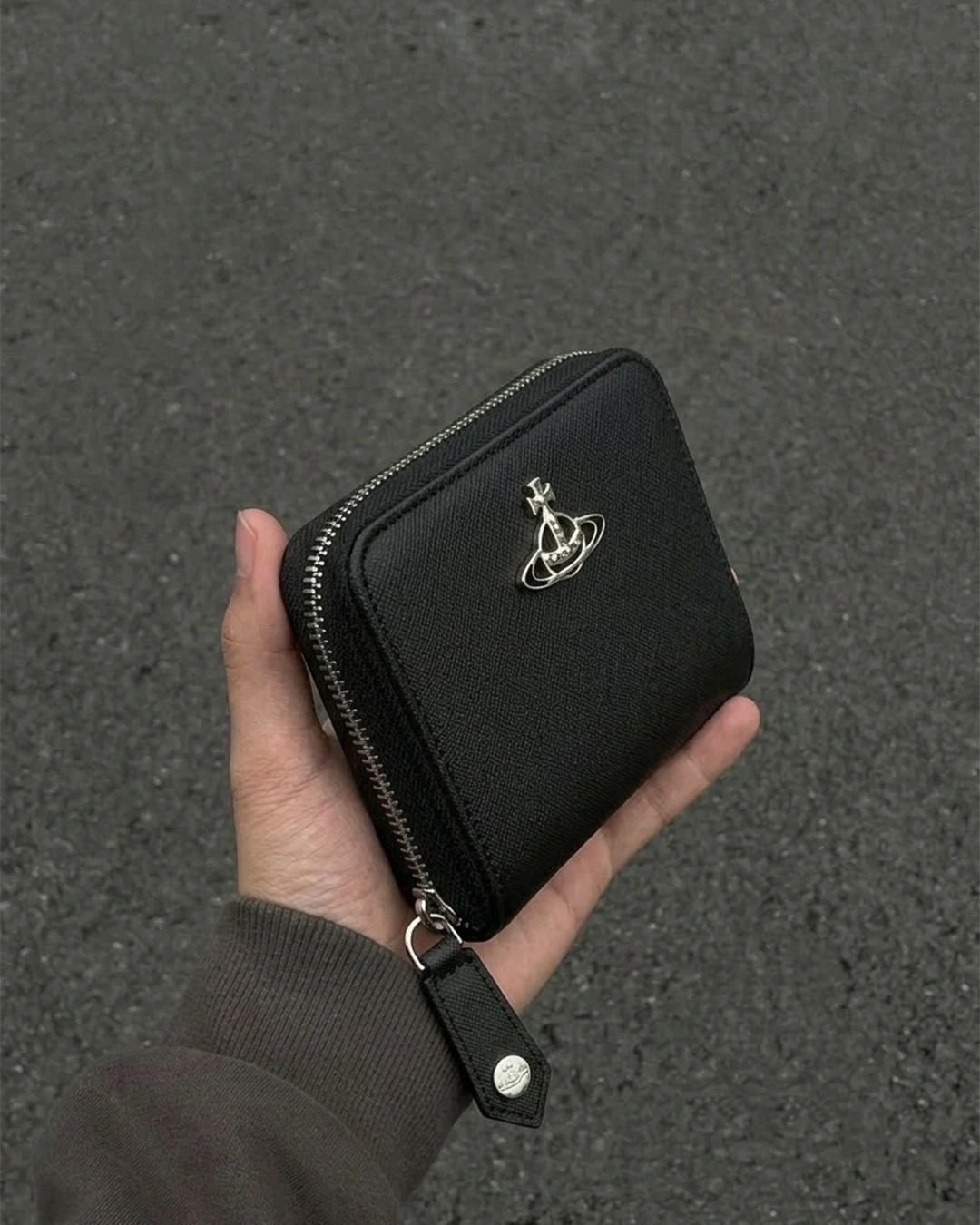 Vivienne Westwood｜星球標誌 荔紋 牛皮 拉鍊 零袋短夾