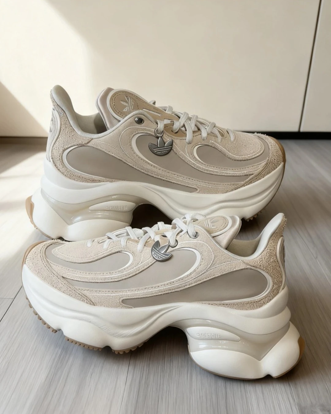 INGRAINED｜ADIDAS ORIGINALS OZGAIA｜浮蝶鞋 老爹鞋 米 白 厚底 增高 奶茶色 KI0558