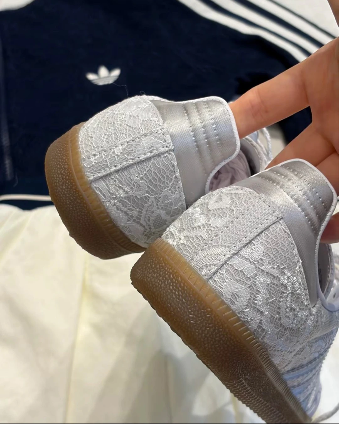 INGRAINED｜adidas Samba OG｜ 德訓鞋 白淺灰 蕾絲 拼接 KH7841