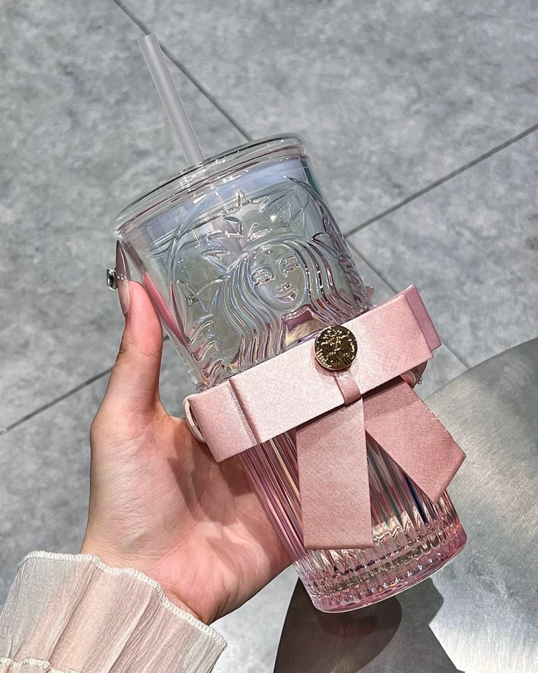 Starbucks ｜星巴克 粉色蝴蝶結 玻璃吸管杯 550ml 海外限定 珠光漸層 直紋壓花 金色徽章