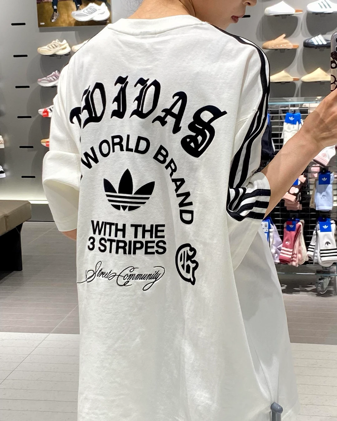 Adidas Originals ｜寬鬆 純棉 三條線 草寫 歌德字 白色 短T 短袖 LD3867 LD3868