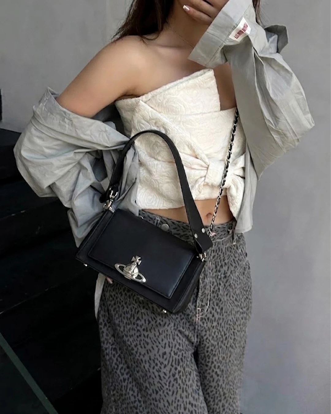Vivienne Westwood｜Hazel Medium Handbag 經典 立體土星 金屬標誌 可拆卸鍊條 翻蓋 pu皮革