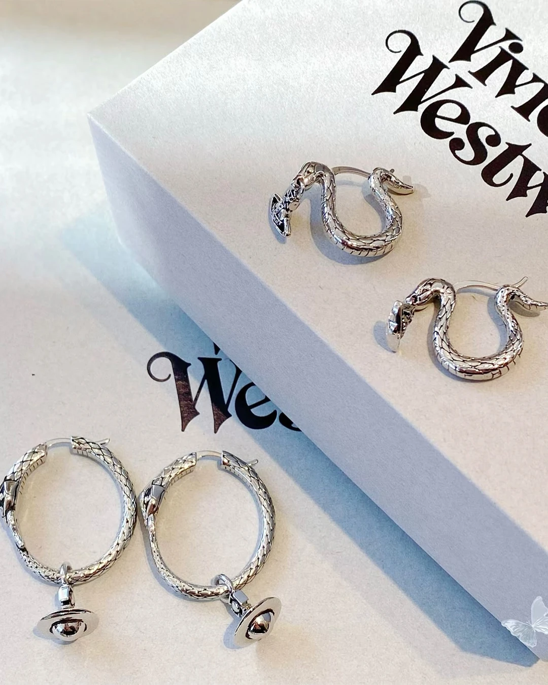 Vivienne Westwood｜MAN ALBANE SINGLE EARRING 西太后 蛇年限定 單邊耳環 咬尾蛇 土星 仿舊銀