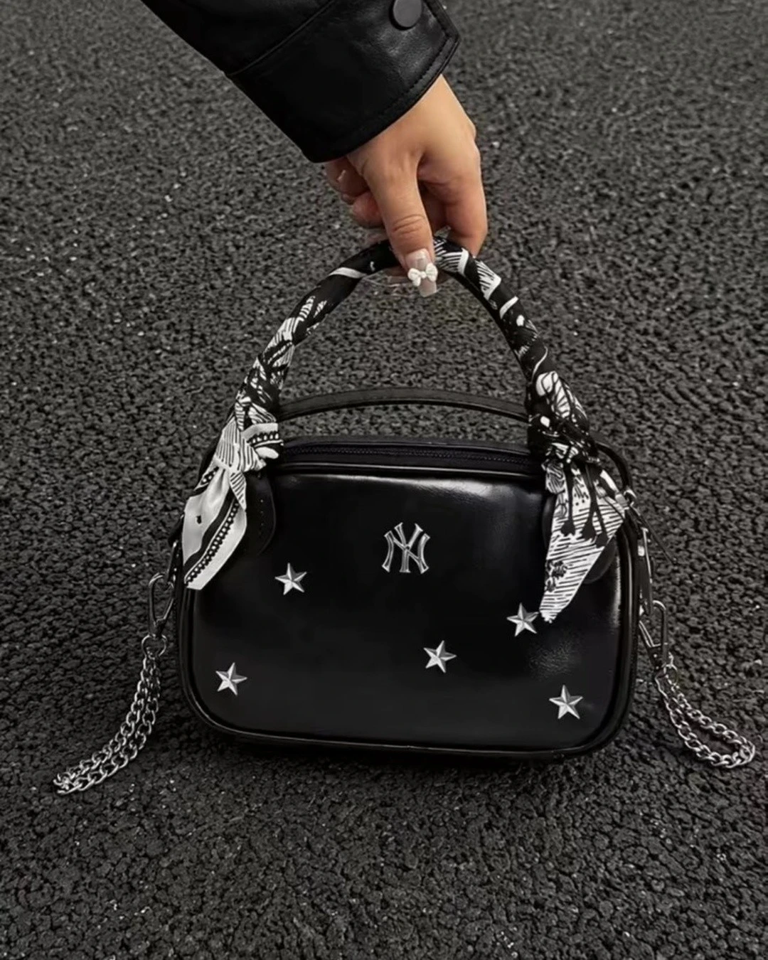 MLB｜NY STAR MINI BAG ｜高級訂製 星辰 星星鉚釘 綁帶 手提 斜背 小方包 黑色