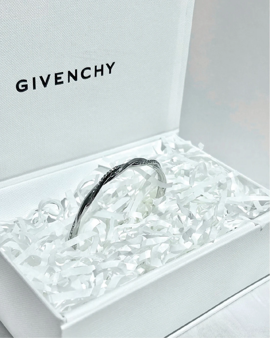 GIVENCHY｜紀梵希 莫比烏斯環 高級感手鐲 輕奢首飾