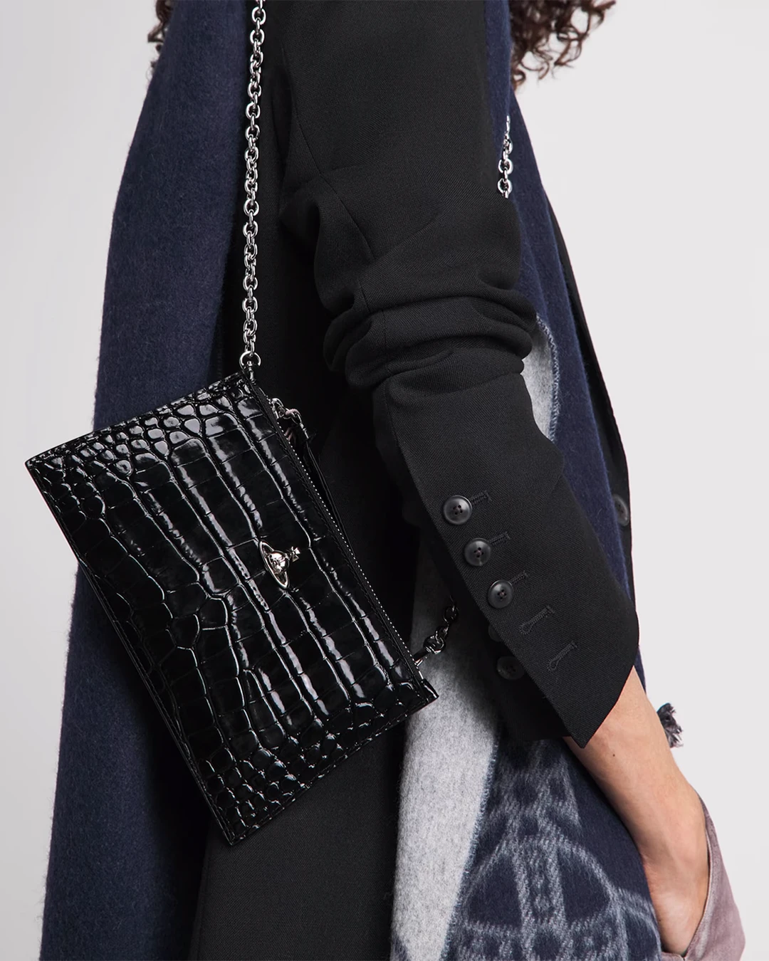 Vivienne Westwood｜Croc-Embossed Leather Clutch 可拆式鍊條 鱷魚紋 壓花 皮革 手拿包 斜跨包