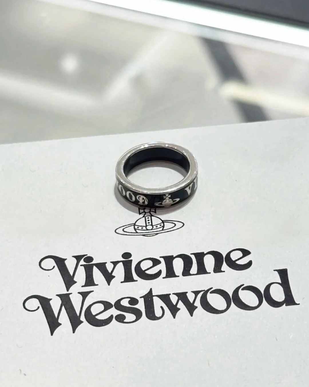 Vivienne Westwood｜Conduit Street Ring 康迪特街土星戒指 鉑金黑琺瑯