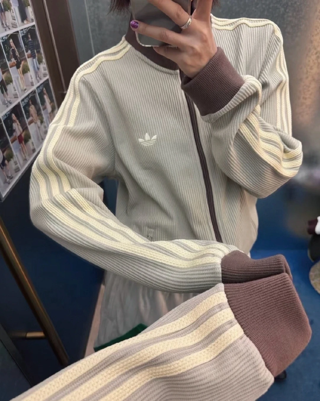ADIDAS ORIGINALS｜愛迪達 三葉草 華夫格 美拉德 灰綠棕 立領外套 雙拉鍊 復古 寬鬆 三線 LD6434
