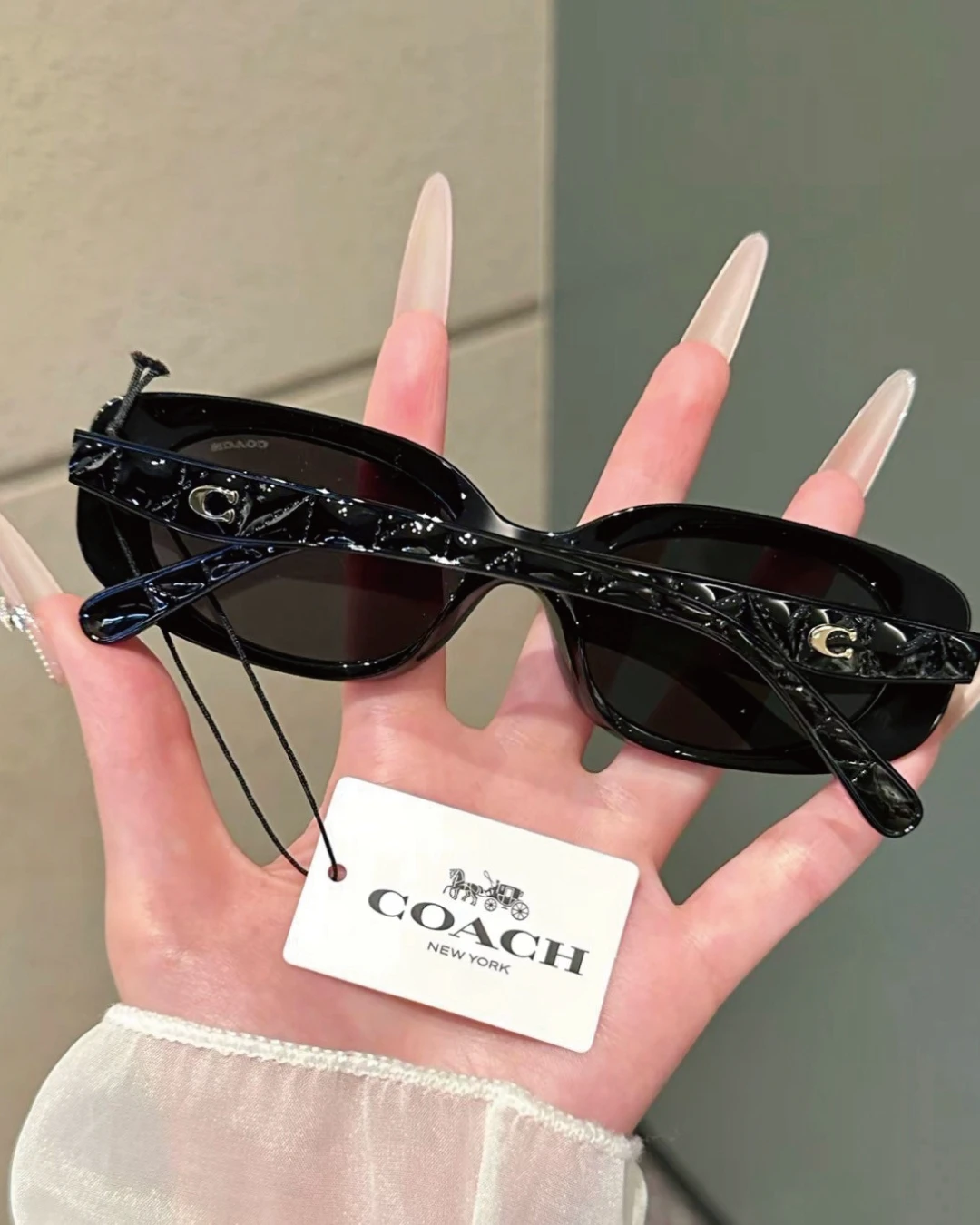 COACH｜COACH墨鏡 偏光鏡片 金屬LOGO 秋日氛圍 潮流單品 輕奢配件