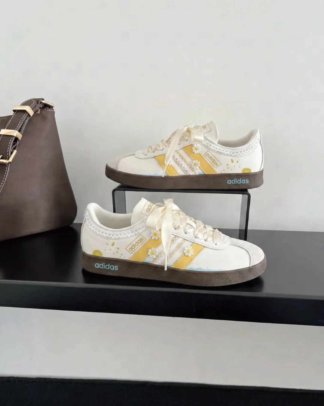 ADIDAS｜愛迪達 復古德訓鞋 小雛菊 奶油黃 緞帶鞋帶 少女感